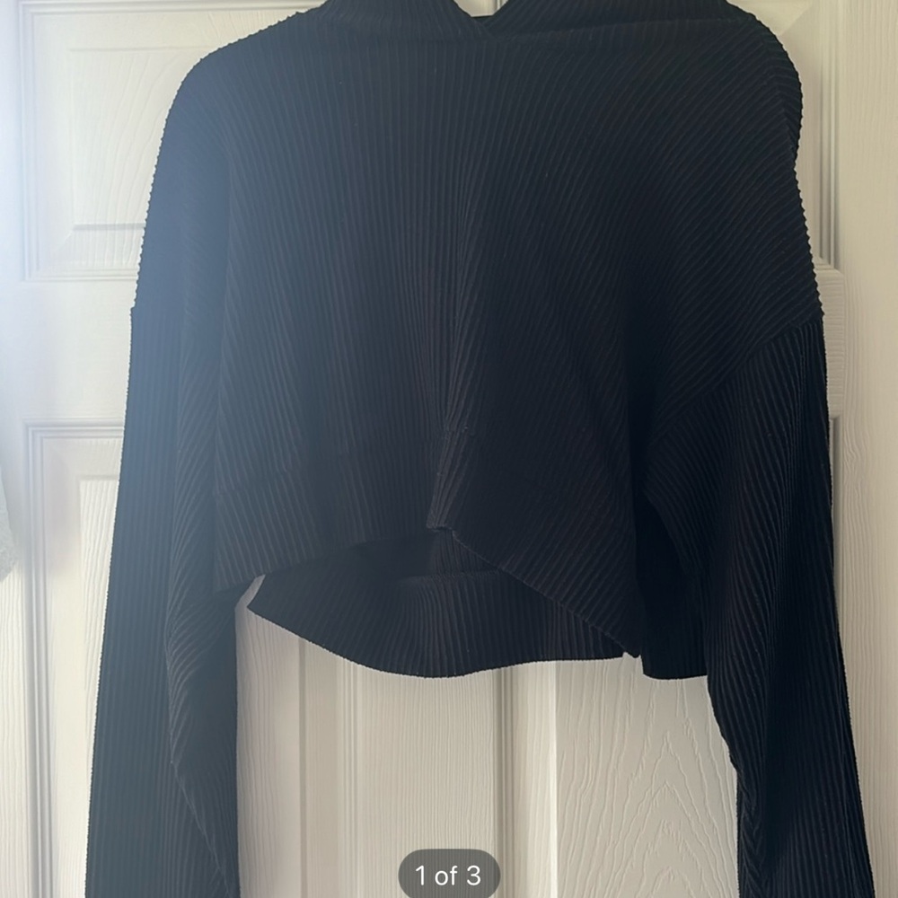 alo yoga sweatshirt